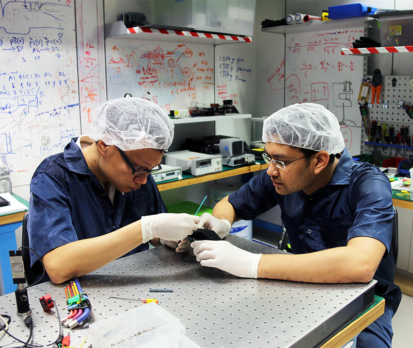 CQT students in the workshop